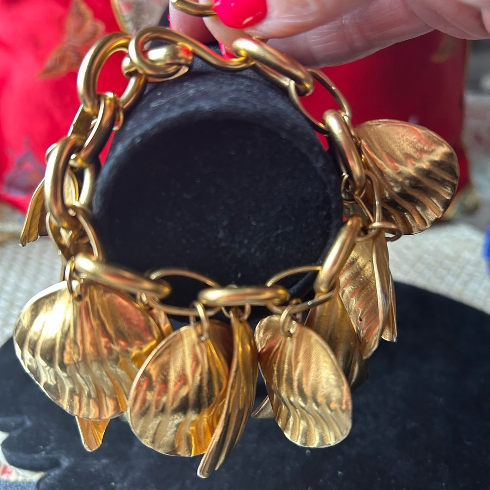 Robert Lee Morris for Donna Karen  24 gold plated chunky shell bracelet. - Picture 3 of 4